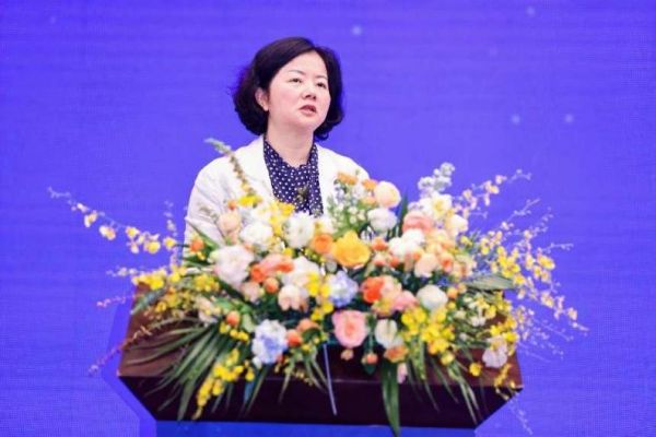 重慶市委教育工委委員、重慶市教育委員會副主任蔣云芳講話。重慶市繼續教育學會供圖