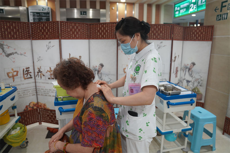 市民貼三伏貼。受訪者供圖