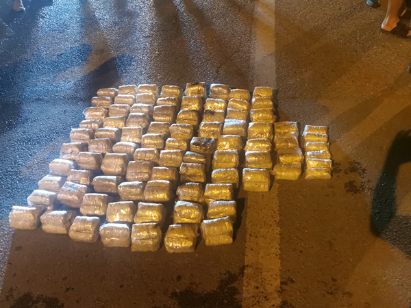 警方現場繳獲的毒品。巴南區公安分局供圖