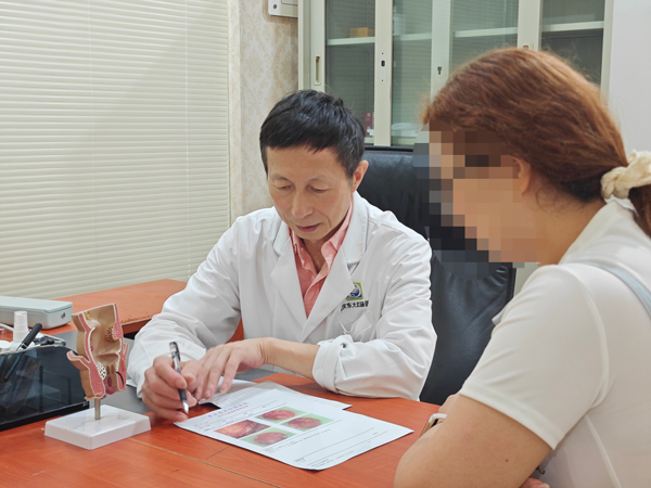 醫生解讀報告。重慶東大肛腸醫院供圖