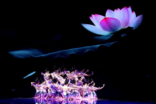 巴蜀中學舞團在聯合國總部演出《愛蓮說》。重慶市巴蜀中學校供圖