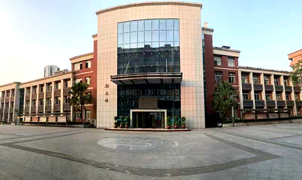 教學樓。重慶市商務學校（九十四中）供圖