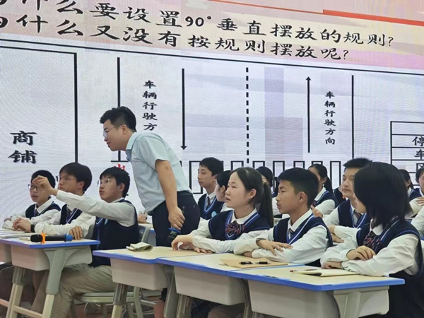 承辦重慶市2024年“大思政”主題班會優質課競賽活動。重慶市商務學校（九十四中）供圖