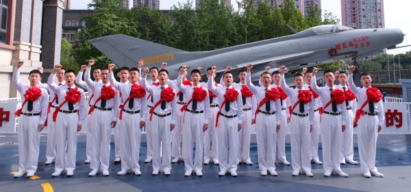 2023屆海航學子合影。重慶十一中供圖