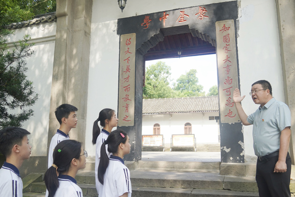 入校第一課。聚奎中學供圖