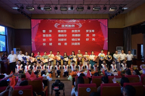 教師節活動。 璧山區正則中學供圖