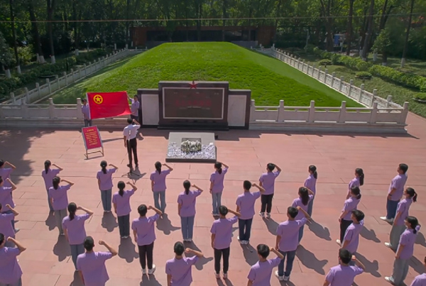 入團第一課。沙坪壩區教委供圖