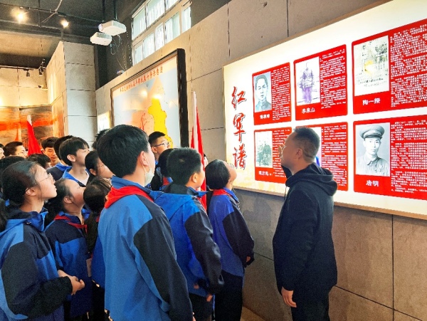 五色德育之紅色課程。 豐都縣融智學校供圖