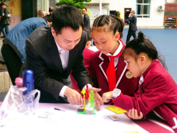 開發學生科學思維。豐都縣實驗小學校供圖