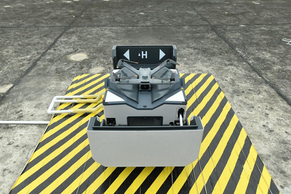 打開的無人機機巢。王化全 攝