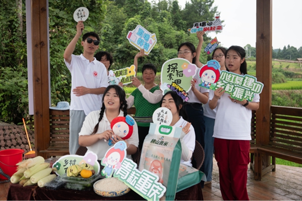 直播間搬到梯田小亭。吳丹寧攝