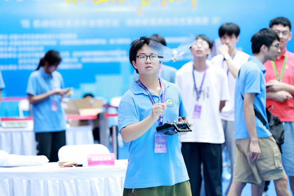 仿生蝴蝶現場演示。重慶理工大學供圖