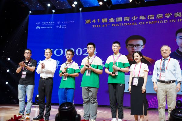 頒獎儀式。重慶八中供圖