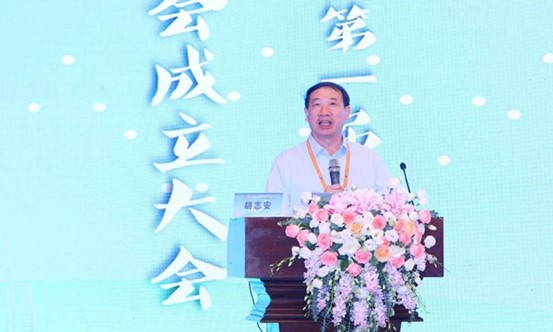 陸軍軍醫大學胡志安作《體液因素調控覺醒睡眠的機制》授課。重慶市睡眠研究會供圖