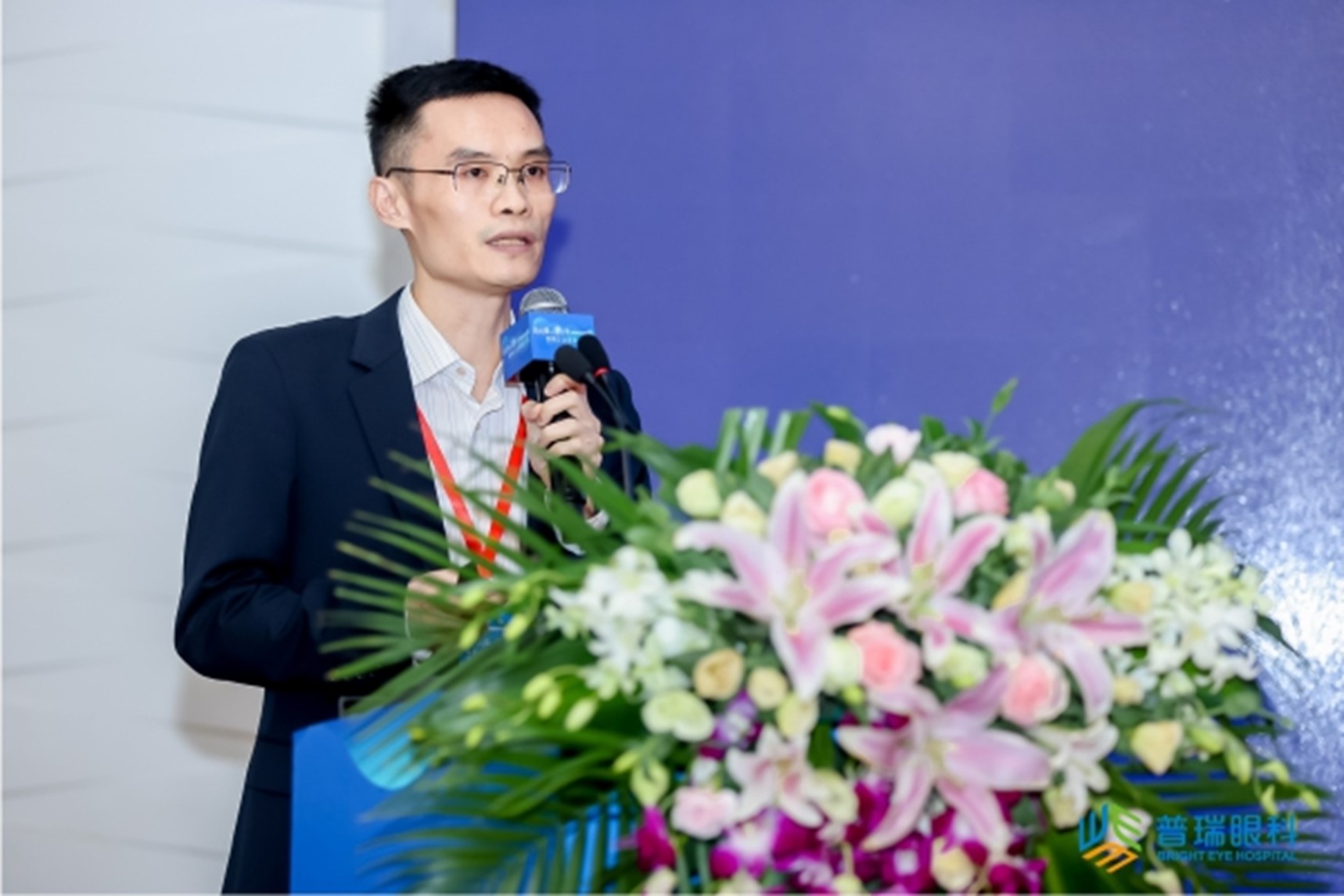劉真分享課題。重慶普瑞眼科醫院供圖