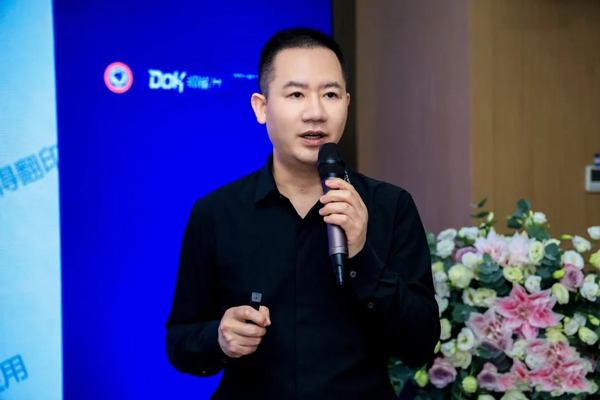 醫生做分享。重慶銅雀臺整形外科醫院供圖