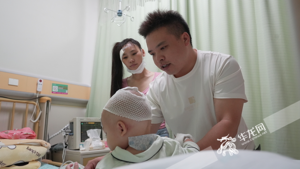 蔡忠一家人。華龍網記者 劉釗 攝