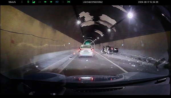 隧道內車禍現場，羅慶華行車記錄儀截圖