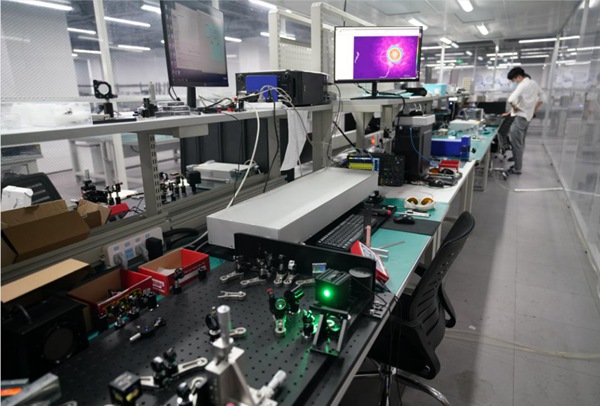 華東師范大學重慶研究院打造的激光器生產線。重慶兩江協同創新區供圖