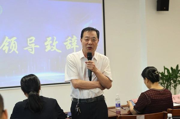 于學軍發言。重慶西區醫院供圖