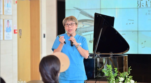 雷慧瓊分享分娩方式。重慶安琪兒婦產醫院供圖