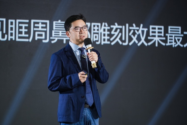 王旭明致辭。重慶當代整形外科醫院供圖