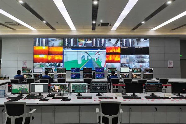 三峰御臨公司中控室生產控制現場。三峰環境集團供圖