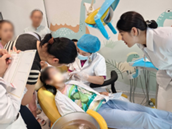 口腔科體驗現場。重慶松山醫院供圖