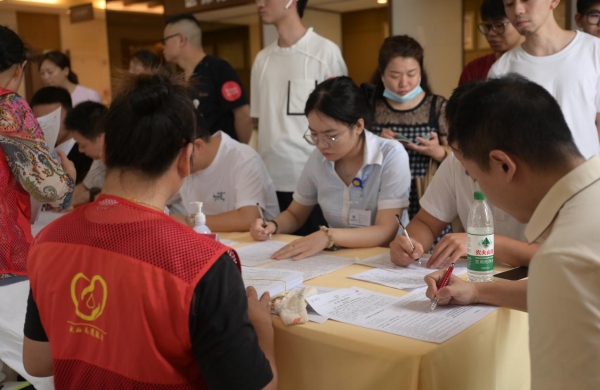 獻血活動現場。重慶安琪兒婦產醫院供圖