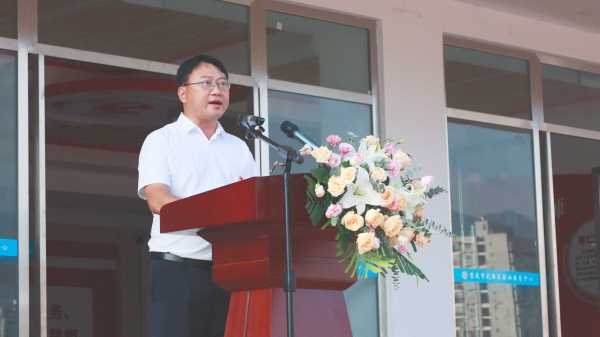 學校黨委書記禹太華在開學典禮上致辭。重慶市武隆區職業教育中心供圖