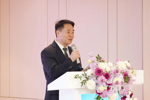 李富強致辭。重慶華美整形外科醫院供圖