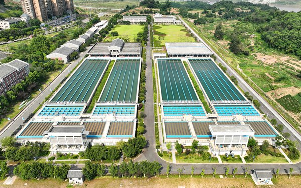 兩江新區，二期工程竣工投運后的魚嘴水廠。重慶水務集團供圖