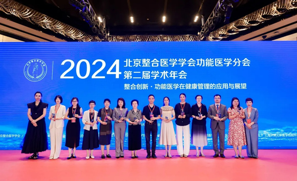 會員醫院王小林博士榮獲“先進個人”。重慶松山醫院供圖