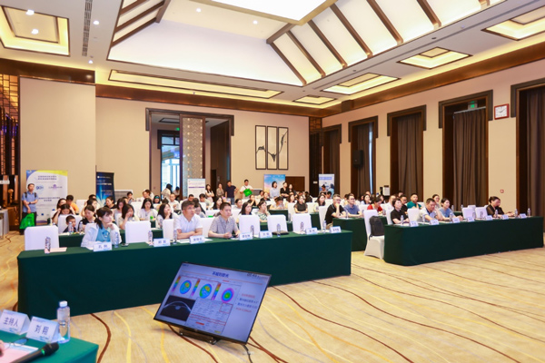 學術會現場。華廈渝州眼科醫院供圖