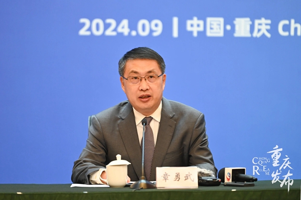 章勇武介紹有關情況。鄒樂攝