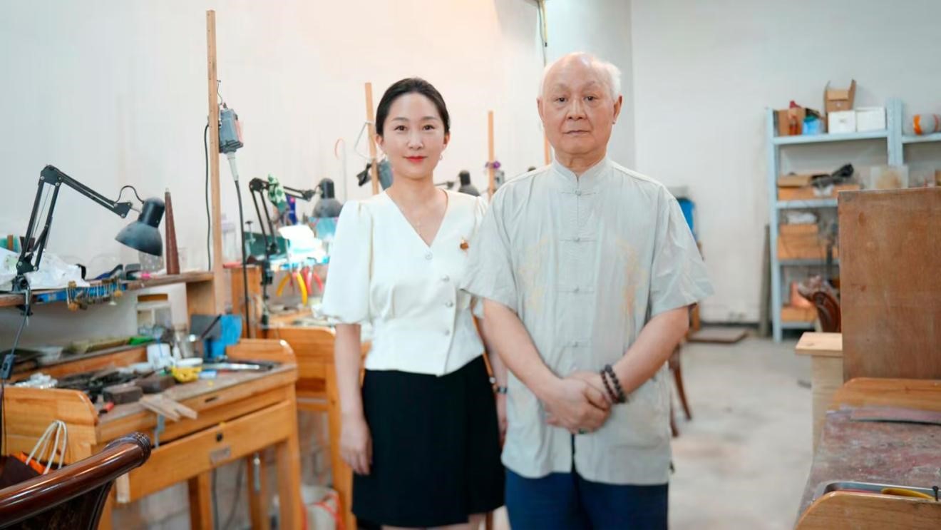 朱星蓉與李昌義合影。重慶藝星醫療美容醫院供圖