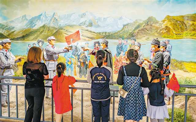 10月1日，開州區，游客在劉伯承同志紀念館游覽參觀。通訊員 王曉宇 攝/視覺重慶