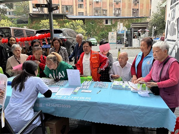 公益活動現場。重慶牙博士口腔供圖