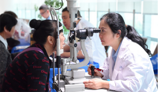 眼健康體檢。重慶南坪愛爾眼科醫院供圖