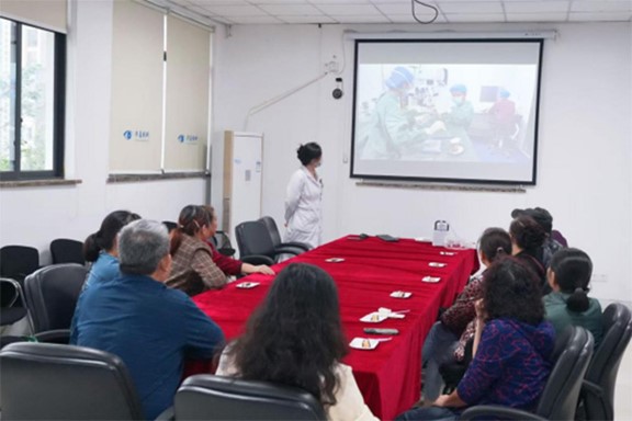 科普講座現場。重慶華廈眼科醫院供圖