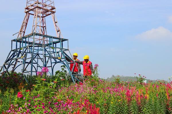 電力員工開展用電設備安全檢查。國網重慶永川供電公司供圖