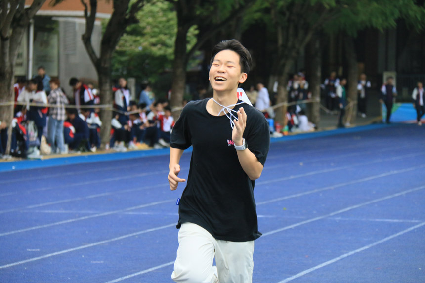 奮力拼搏。學校供圖