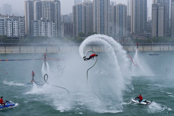 水上飛人表演。汪媛穎攝