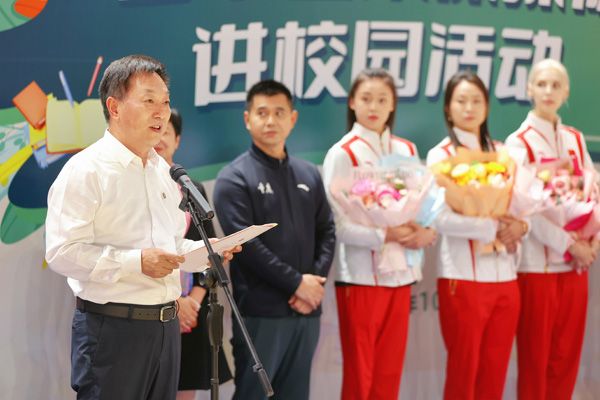 重慶一中黨委書記唐宏宇致辭。向詩佳攝