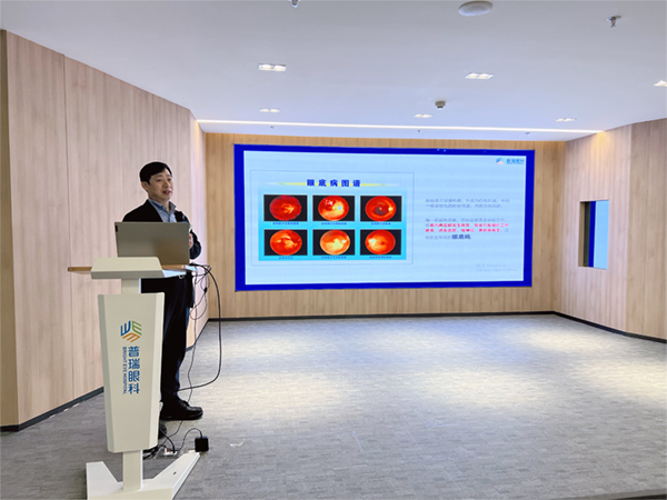 侯乒開展科普講座。重慶普瑞眼科醫院供圖