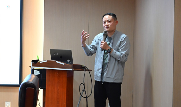 李嘉文進行主題分享。重慶愛爾眼科醫院總院供圖