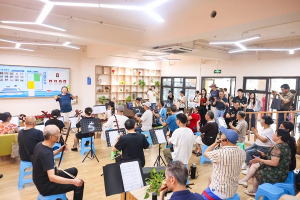 茅溪社區引進的養老服務站正在開展活動。寸灘街道供圖