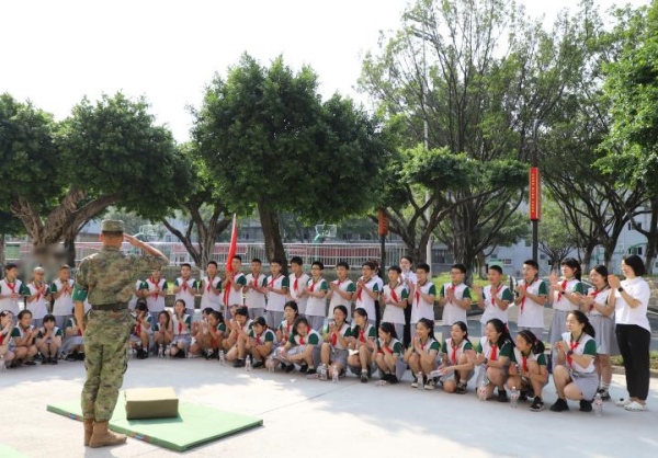 歇臺子小學開展軍事訓練活動。 歇臺子小學供圖