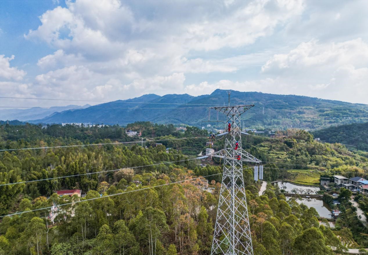 220千伏茶郵線檢修現場。國網重慶永川供電公司供圖