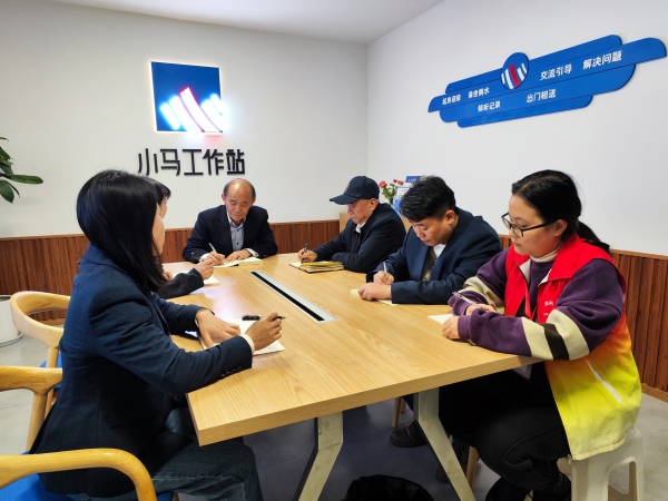 “老馬帶小馬”發展解紛隊伍。江北區委宣傳部供圖